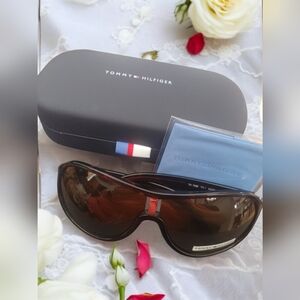 Tommy Hilfiger aunglasses shades with case and cloth